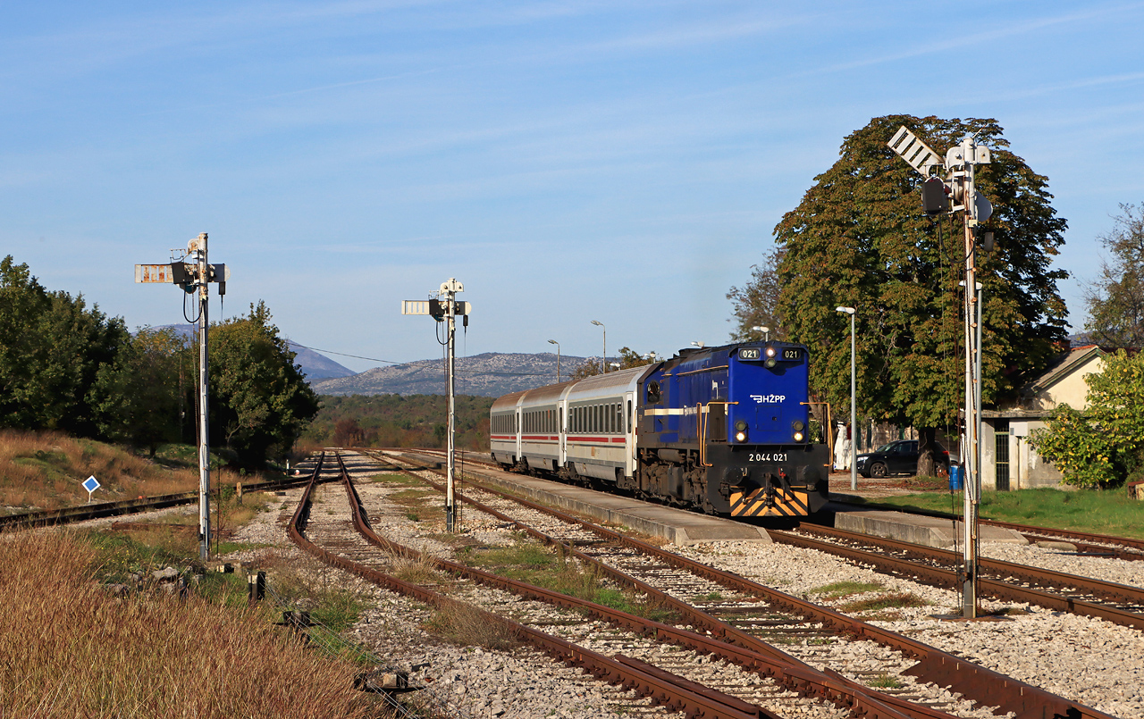 http://www.badische-schwarzwaldbahn.de/DSO/J340.jpg