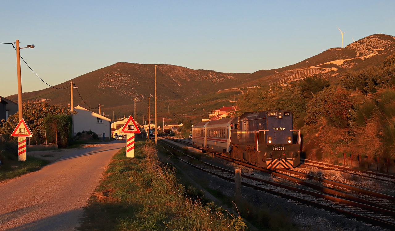http://www.badische-schwarzwaldbahn.de/DSO/J380.jpg