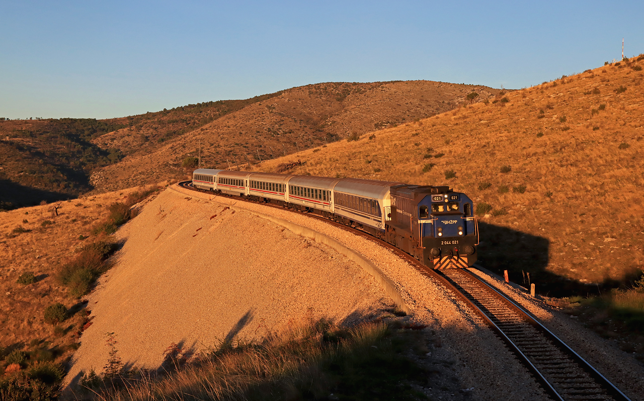 http://www.badische-schwarzwaldbahn.de/DSO/J400.jpg