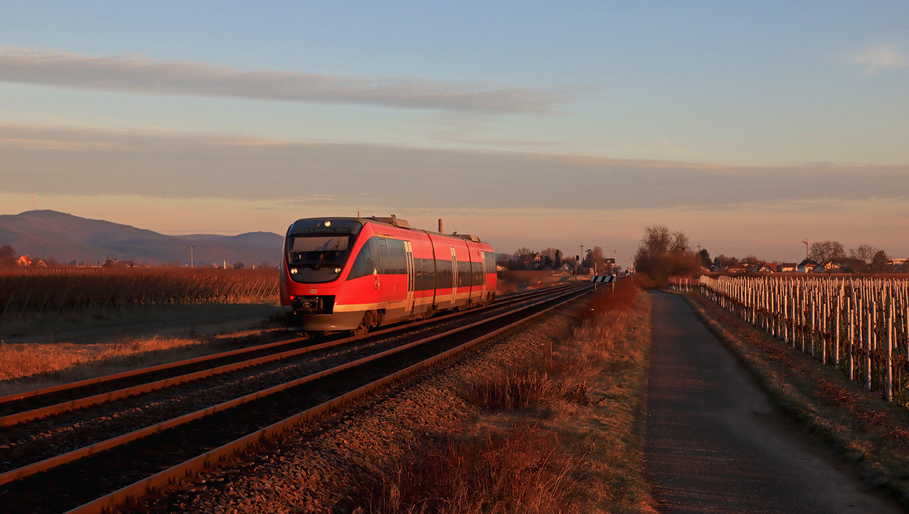 http://www.badische-schwarzwaldbahn.de/DSO/J440.jpg