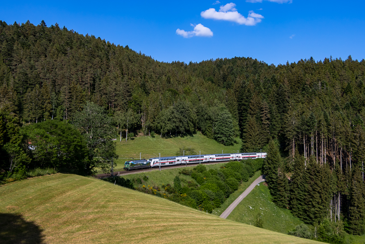 http://www.badische-schwarzwaldbahn.de/DSO/J560.jpg