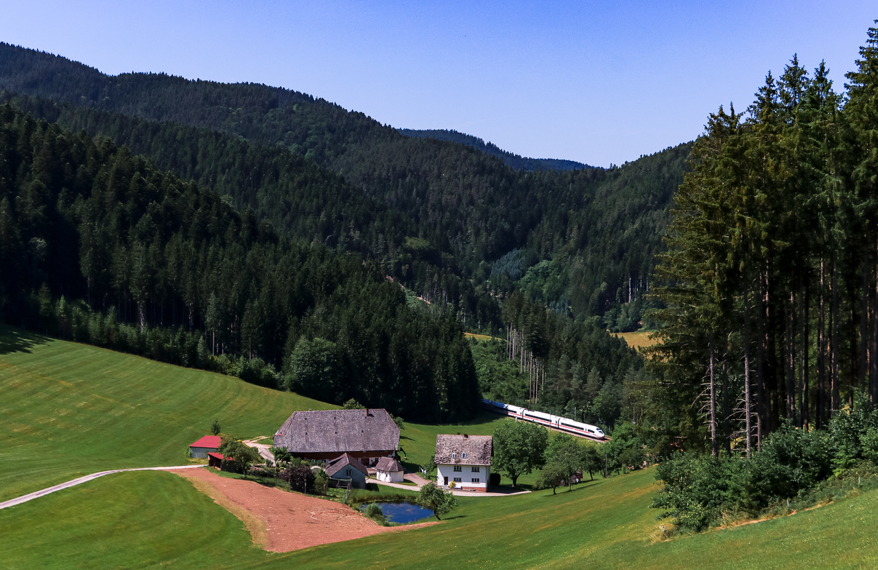 http://www.badische-schwarzwaldbahn.de/DSO/J565.jpg