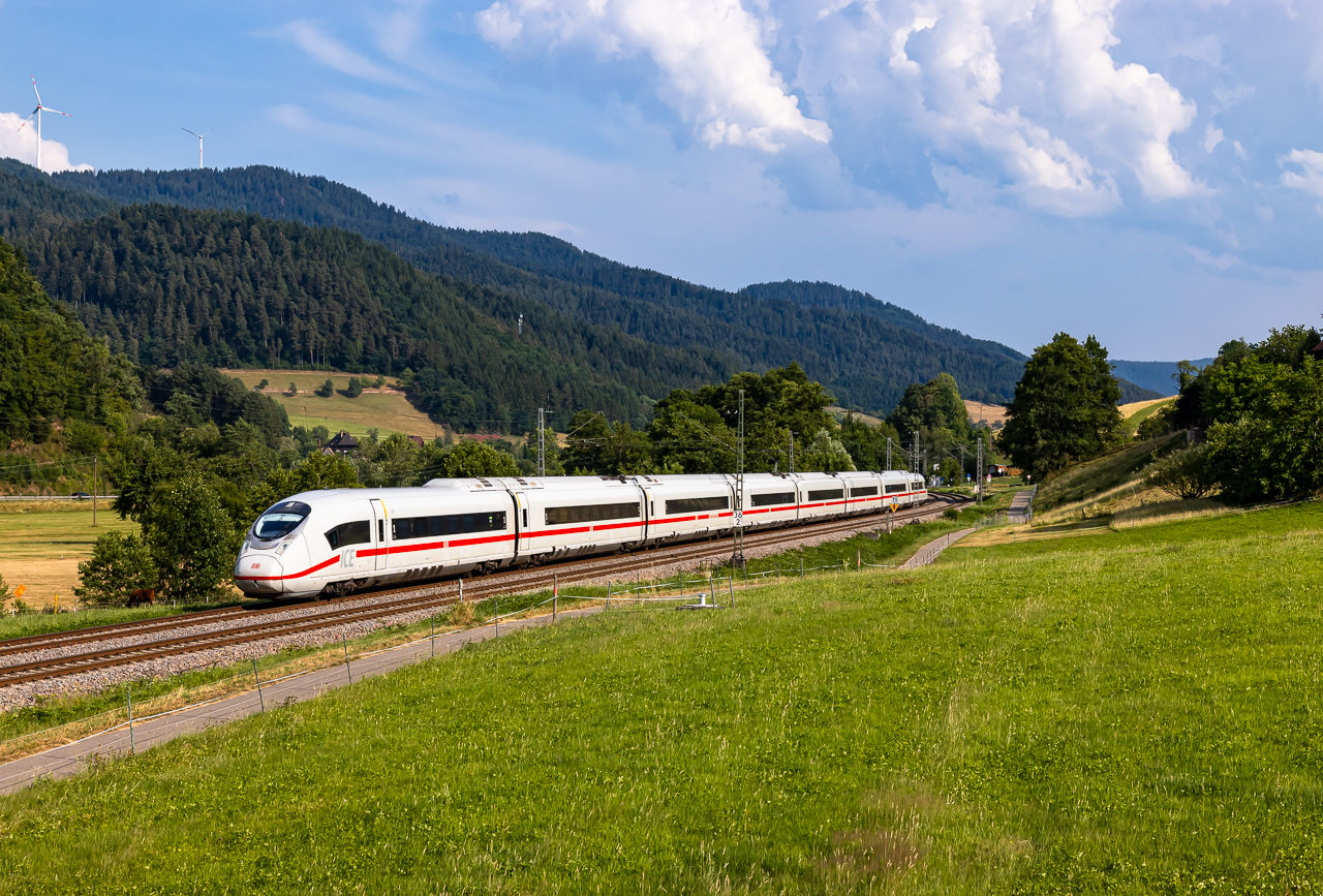 http://www.badische-schwarzwaldbahn.de/DSO/J570.jpg
