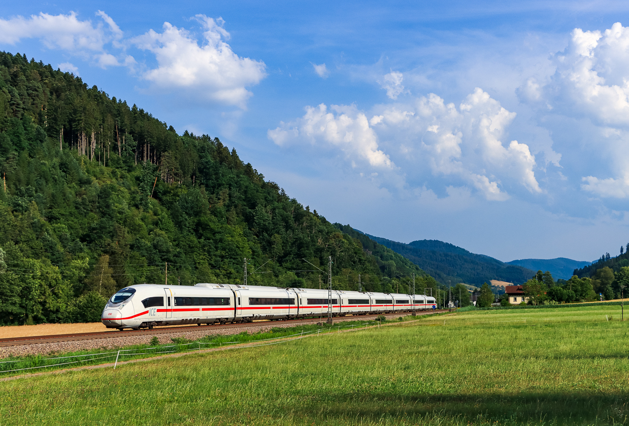 http://www.badische-schwarzwaldbahn.de/DSO/J571.jpg